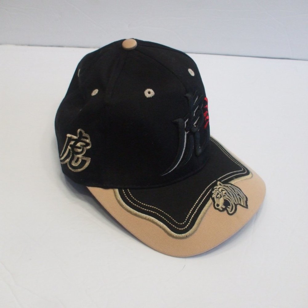 Black And Beige Chinese Logo Baseball Cap StretchF - Picture 4 of 4